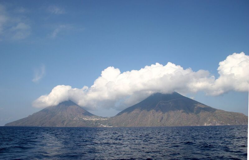 Datei:Äolische Inseln - Salina.jpg