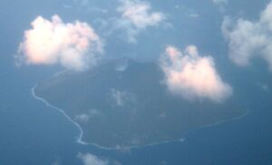 Äolische Inseln - Stromboli von oben.jpg