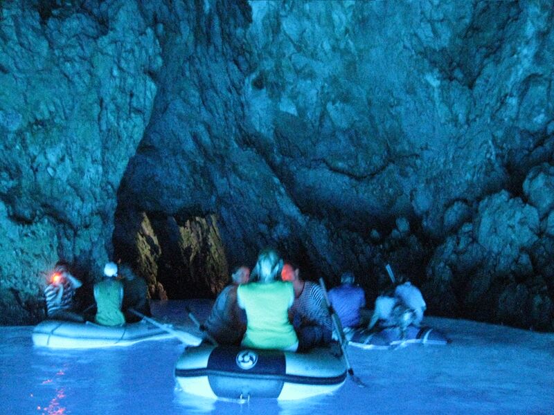 Datei:Blaue Grotte Bisevo.jpg