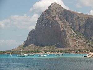 Bucht vor dem Hafen.JPG