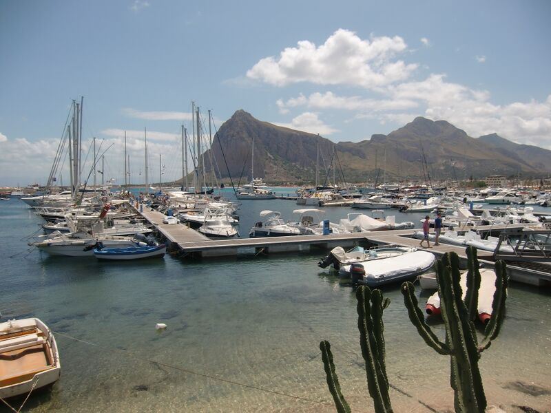 Datei:Cabo San Vito Hafen.JPG