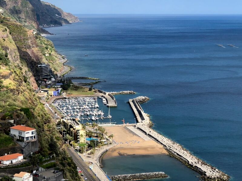 Datei:Calheta von oben.jpg