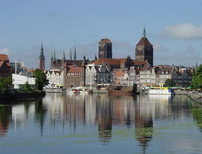 Datei:Danzig alter hafen.jpg