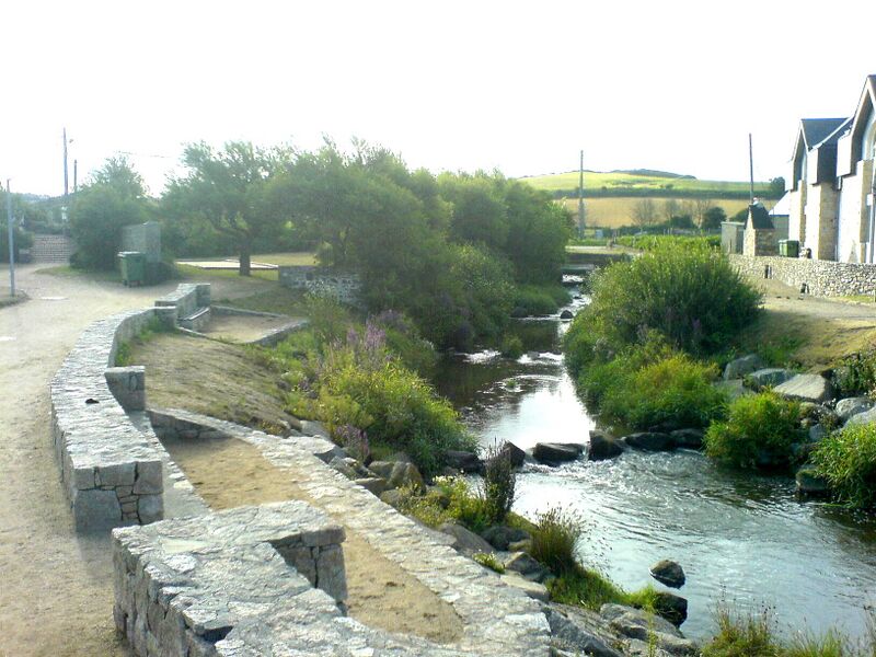 Datei:Dielette am fluss.jpg