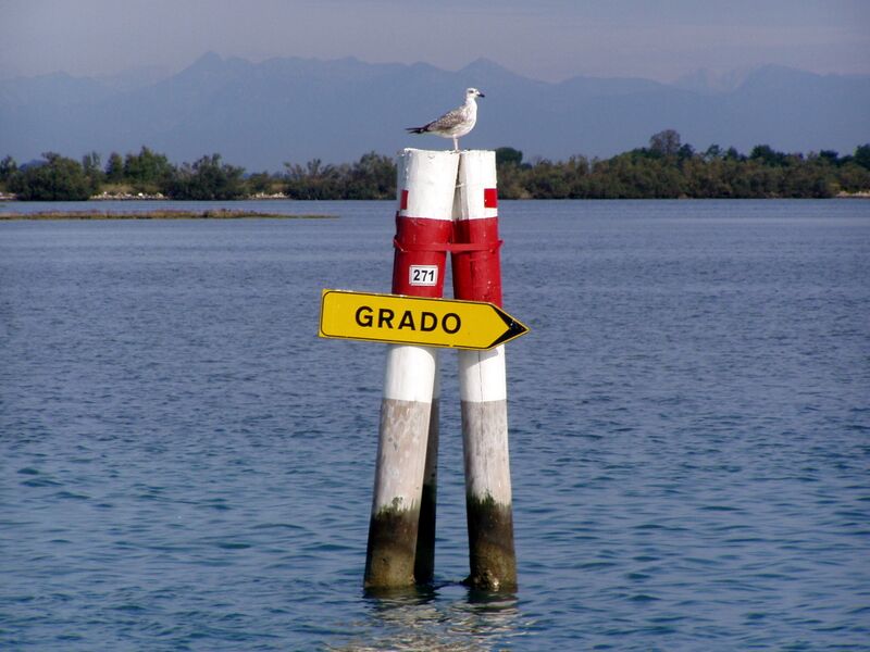 Datei:Grado stadthafen kanaleinfahrt3.JPG