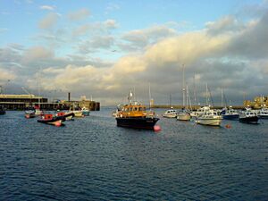 Guernsey hafeneinfahrt.jpg