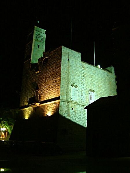 Datei:Komiza bei nacht.jpg