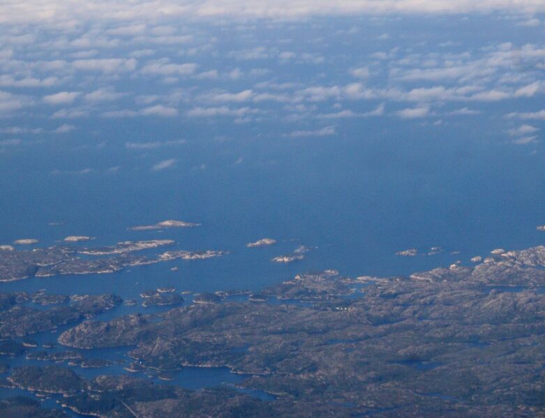 Datei:Norwegen Westküste - Schärengürtel.jpg