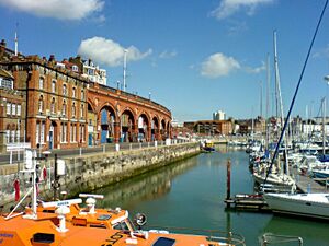 Ramsgate hafenboegen.jpg