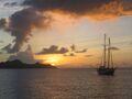 Sonnenuntergang in der Saline Bay, im Hintergrund Union Island