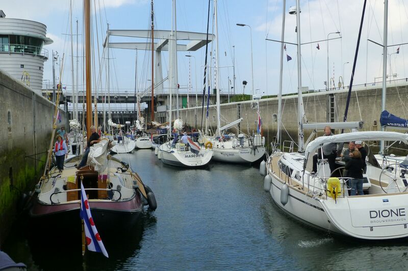 Datei:Schleuse Bruinisse.JPG