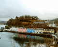 Pittoreske Häuschen am Hafen in Portree