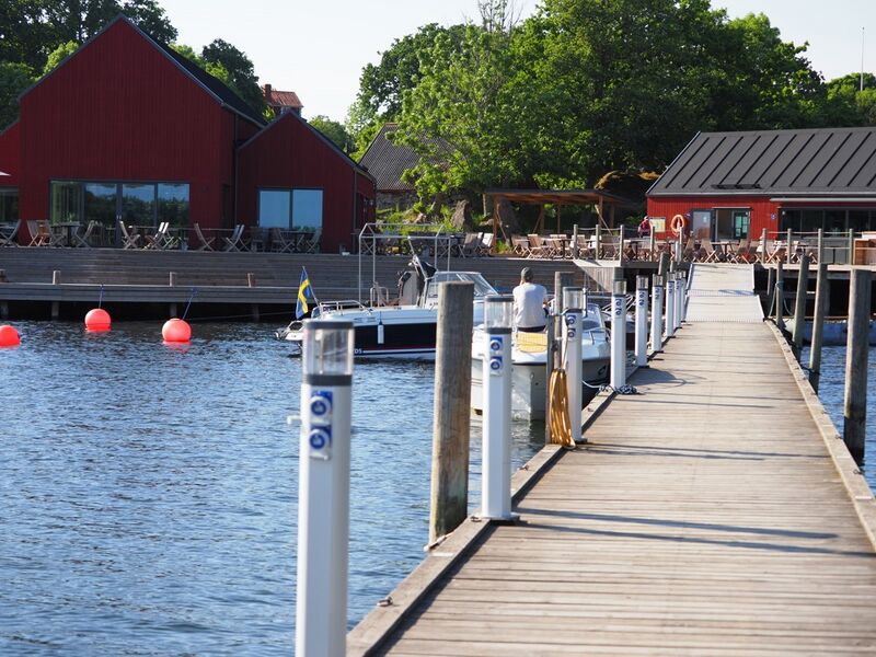 Datei:Tjärö in der Vorsaison.jpg