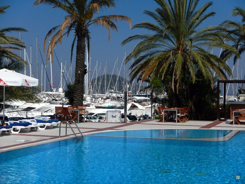Datei:TurgutreisMarinaPool.jpg