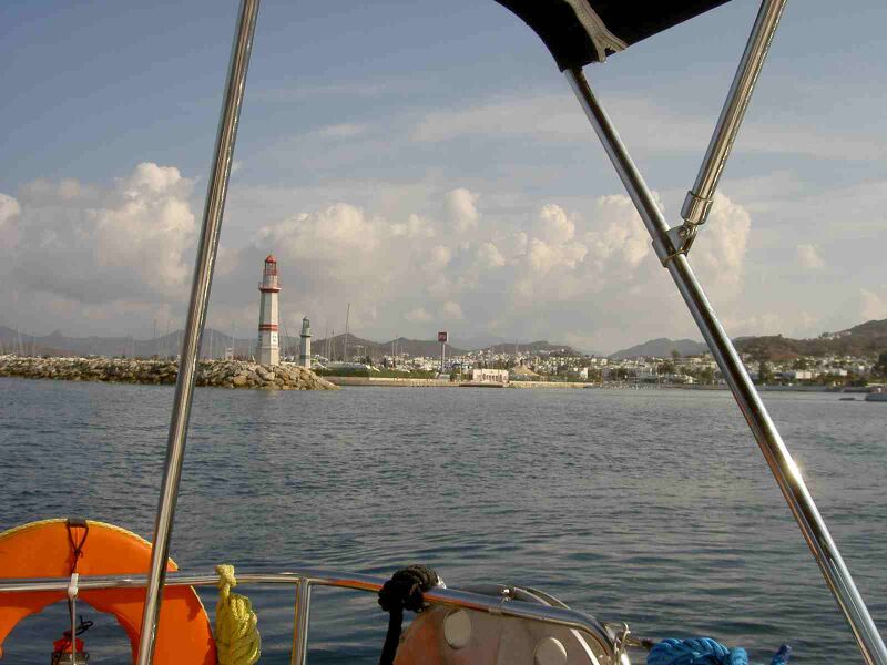 Datei:Turgutreis Hafenausfahrt.jpg