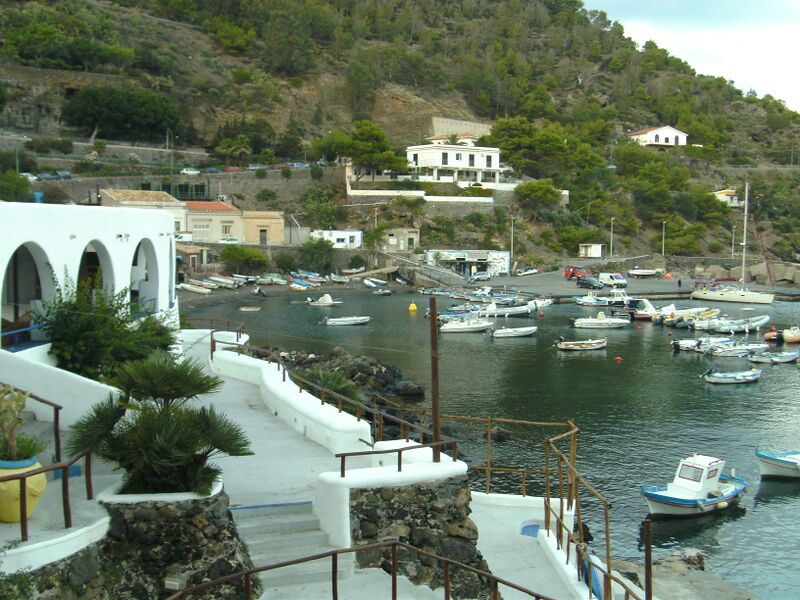 Datei:Ustica Hafen Nordteil.jpg